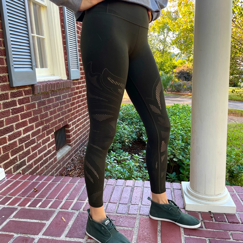 Lululemon laser cut leggings size 4